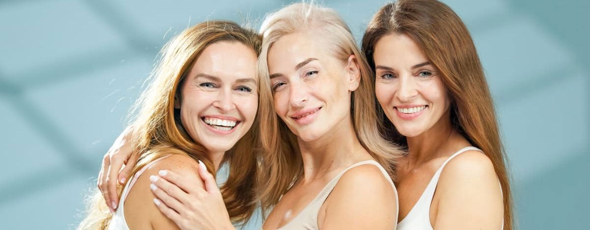 tres mujeres con diferente color de pelo