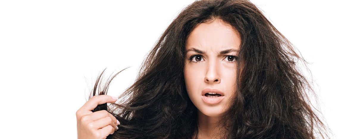 imagen de chica descontenta porque su elo está muy apelmazado