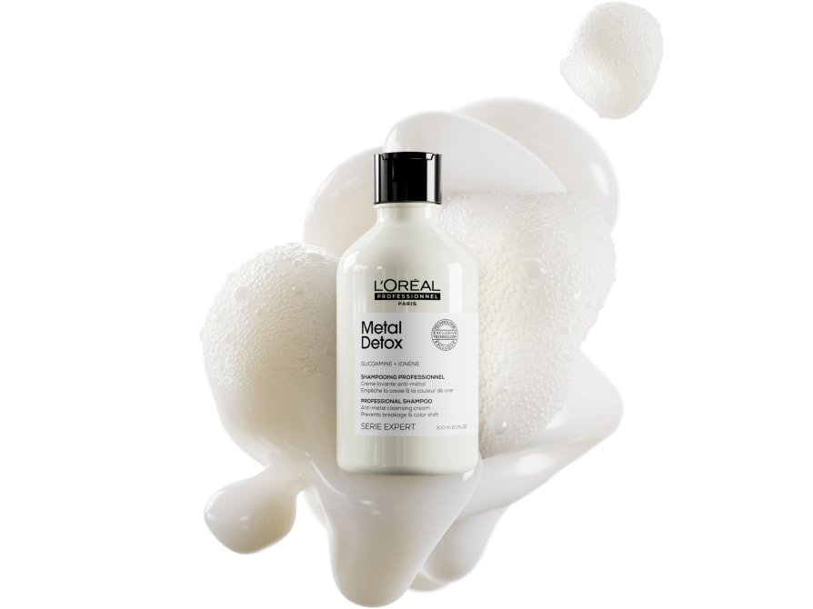 El champú Metal Detox, que combate la rotura del cabello, limpia tu melena a la vez que ayuda a preservar su fuerza, suavidad y calidad.