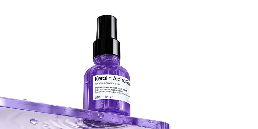 Imagen del producto: un sérum capilar de queratina que ilustra el tercer paso de la rutina casera para proteger el cabello del daño causado por el calor durante el peinado.