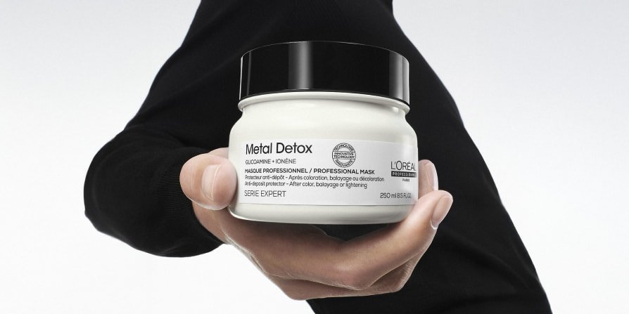 Imagen del producto: la mascarilla capilar Metal Detox de L’Oréal Professionnel, que ilustra la rutina de reparación definitiva para cabello seco o dañado que necesita fuerza y brillo.