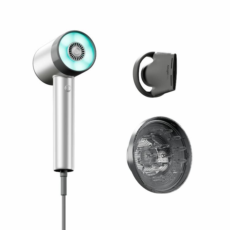 Imagen del secador de pelo AirLight Pro con difusor para definir los rizos y boquilla para un alisado preciso y suave.