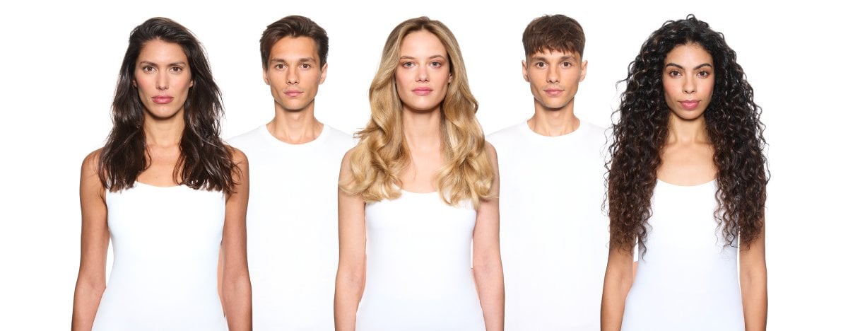Dos hombres y tres mujeres con diferentes peinados, que ilustran los cortes y peinados de moda del año.